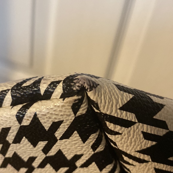 Vera Bradley Large Vinyl Tote Houndstooth Zippered - Picture 12 of 13